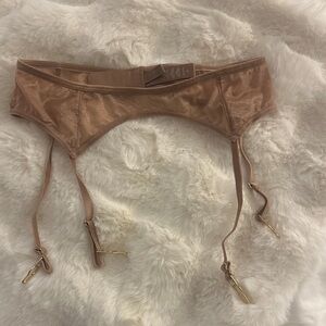 SKIMS Nude Satin Shimmering Garter Belt in beige Lingerie Piece small new